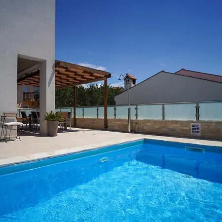 Poolincluded - Anpero *