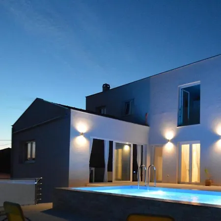 Villa Poolincluded - Anpero Maslenica